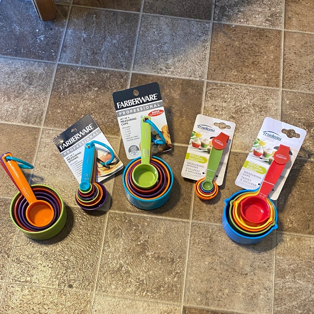 Farberware Vibrant Measuring Set with Multicolor Cups and Spoons